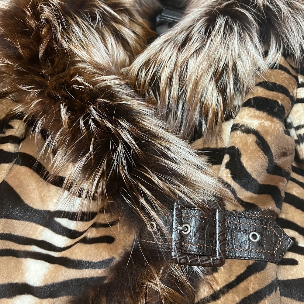 Tiger Queen genuine fur jacket made of dyed rabbit fur with fox trim and leather